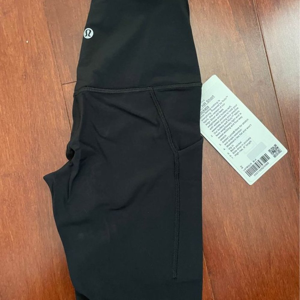 NWT LULULEMON ALIGN HIGH-RISE SHORT WITH POCKETS 8" Black 2